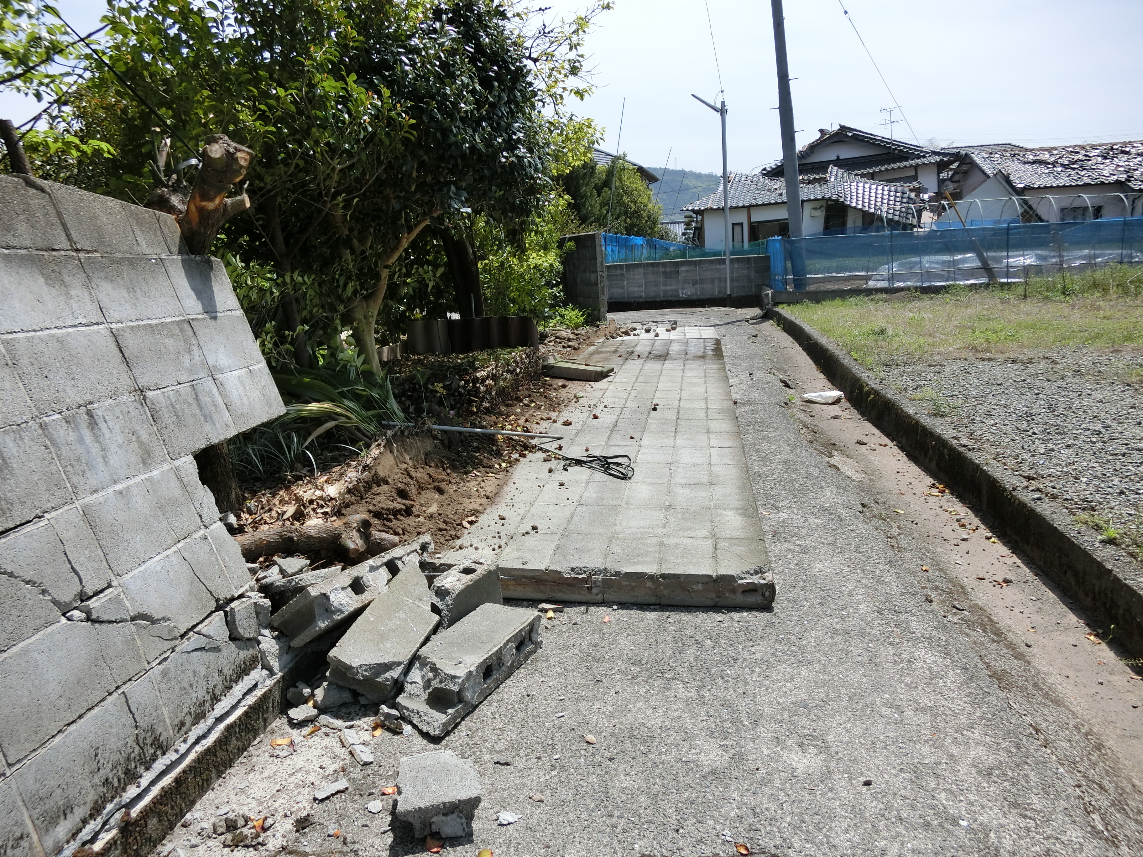 熊本地震ブロック塀倒壊.JPG