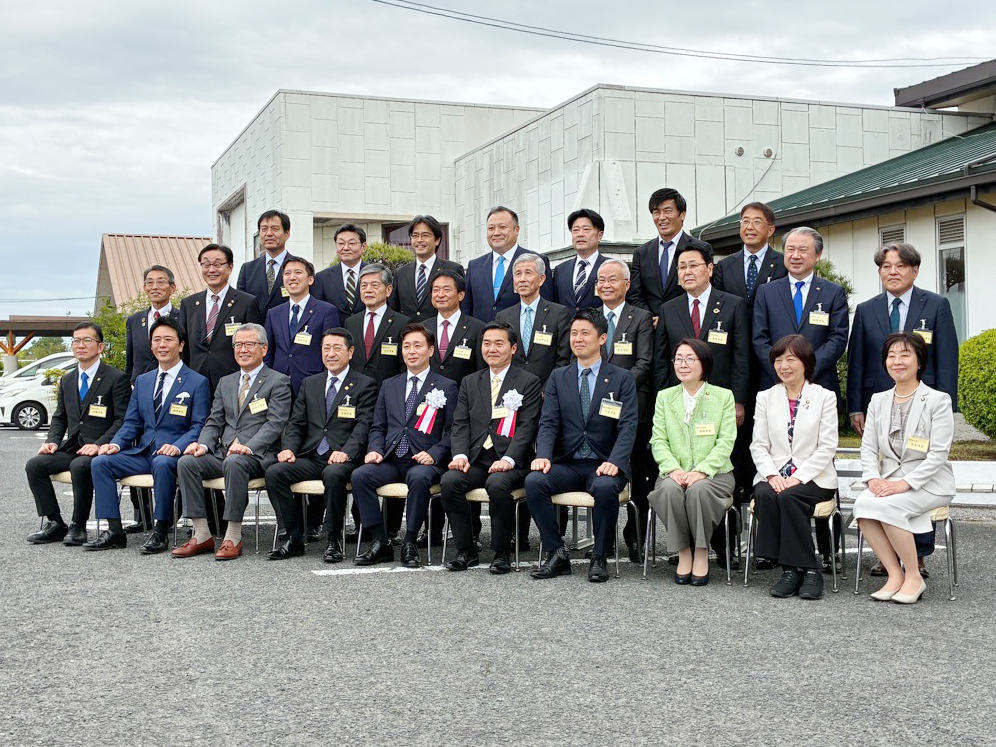 ●福岡県市長会総会2(トリミング、トーン調整).jpg