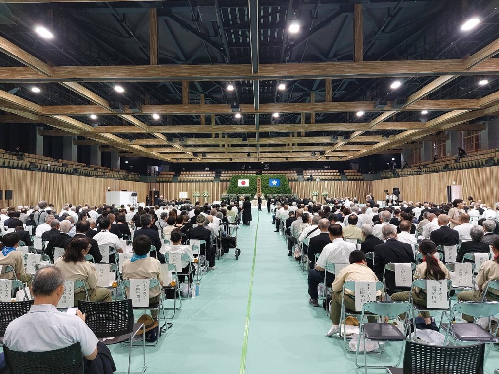 福岡県戦没者追悼式（引き）.jpg