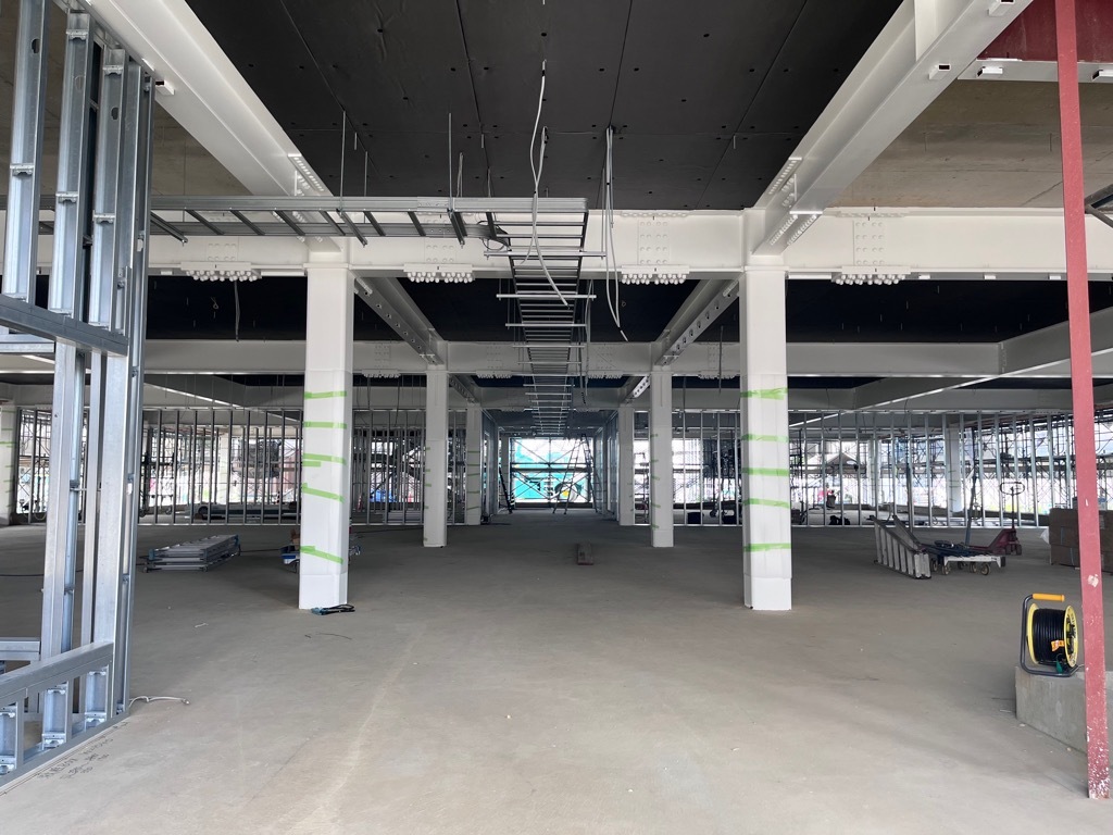 内装工事 施工途中.jpg