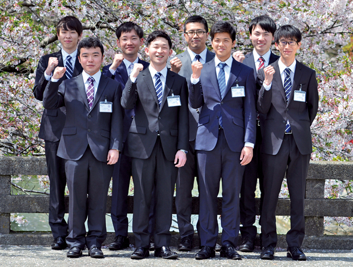 新規採用職員の集合写真