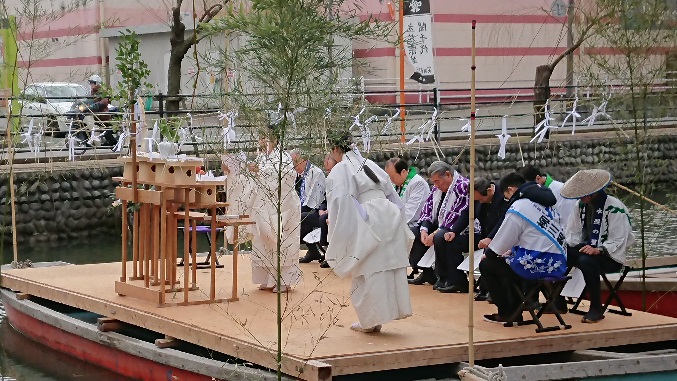 お堀開きでの安全祈願の様子