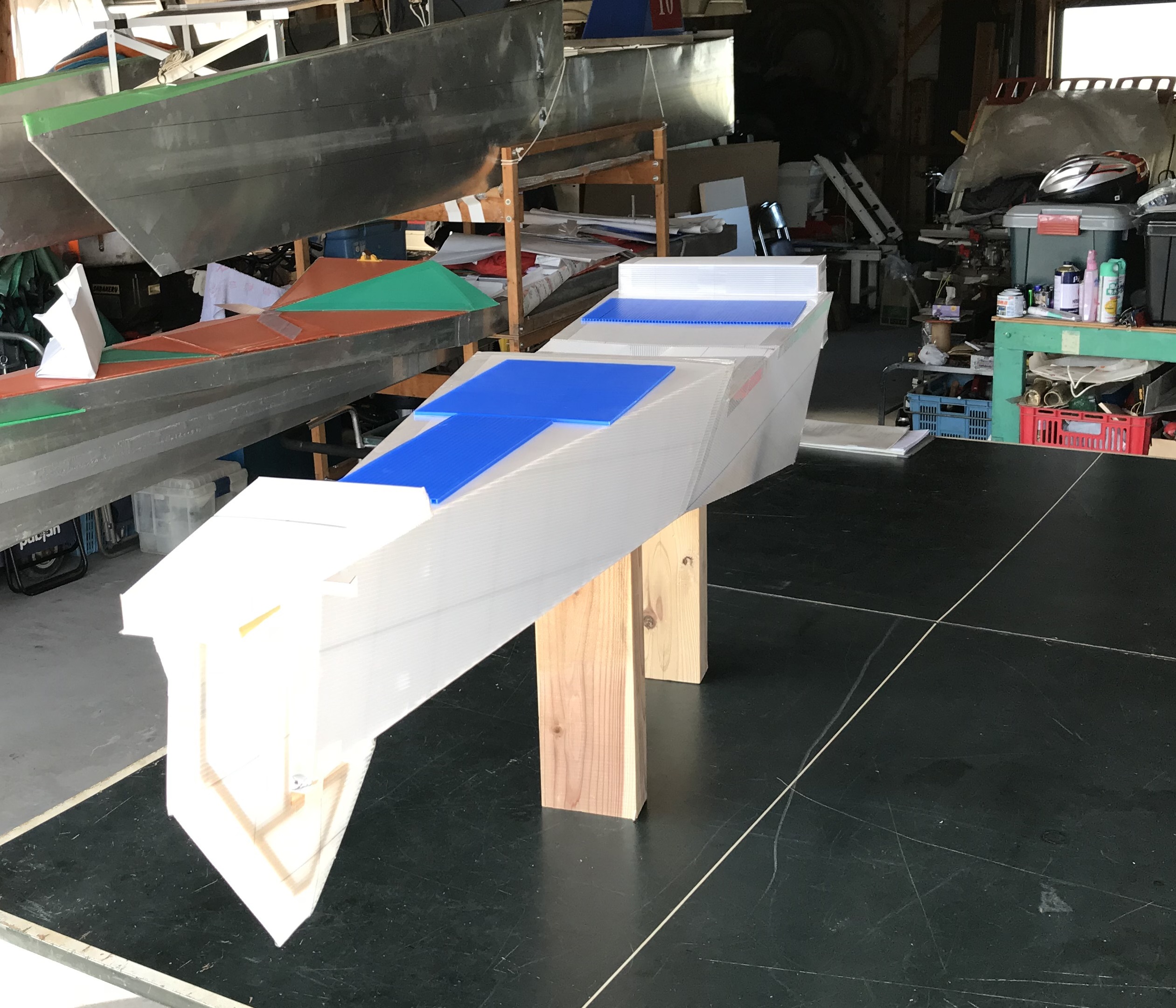 ソーラーボートの模型の写真