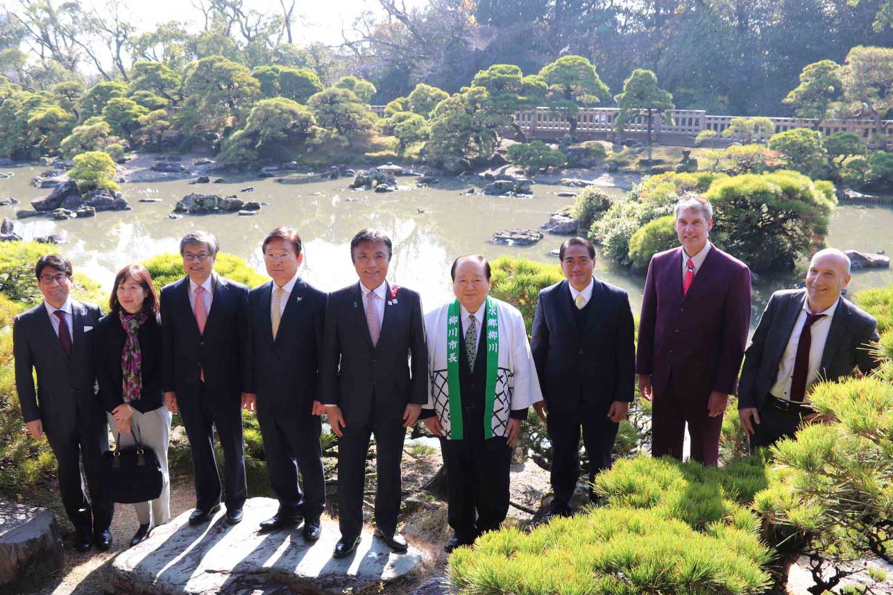 小川知事と総領事館等の代表の皆様との集合写真