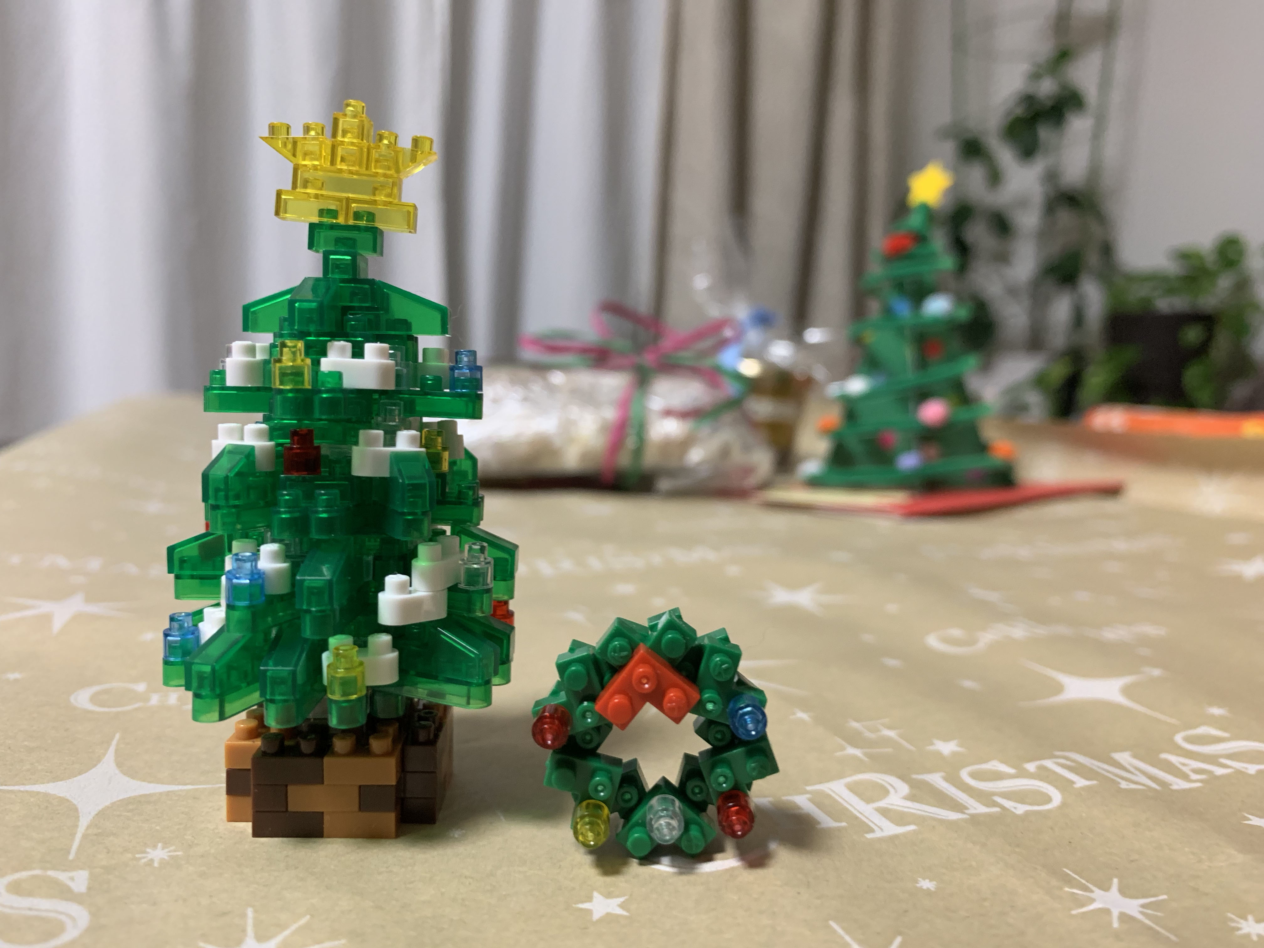 ナノブロックで作ったクリスマスツリーの写真