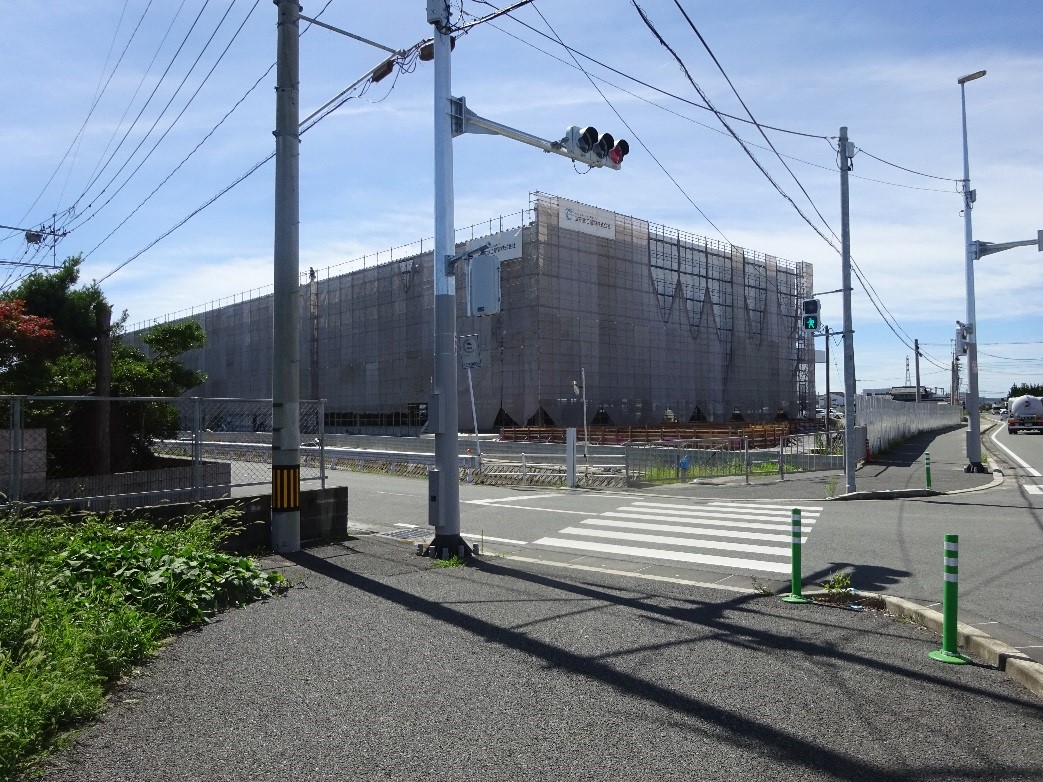 建設中の倉庫の外観写真