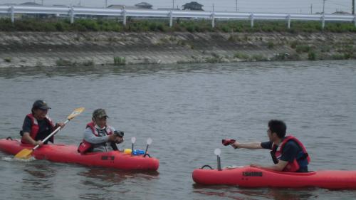 水上陣取り合戦の様子