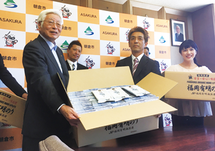 朝倉市への復興支援で福岡有明海漁連が行った海苔の寄贈に同行 